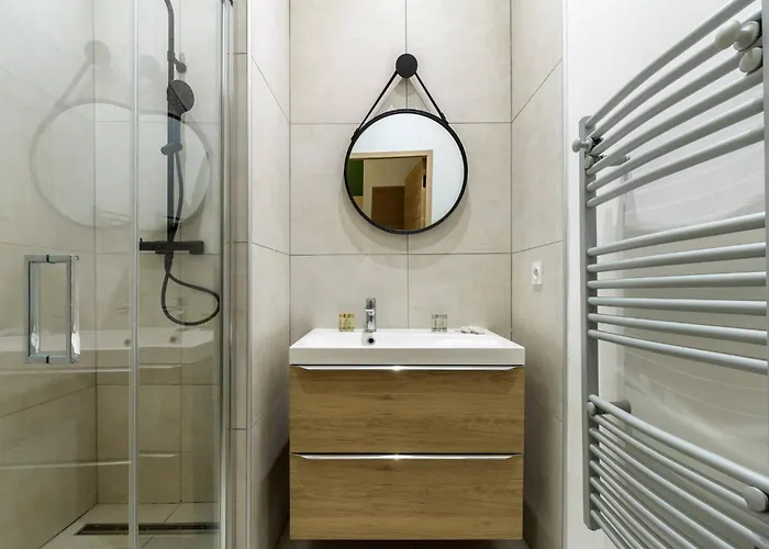 Appartement Joli 2 Pièces Au Port De Nice