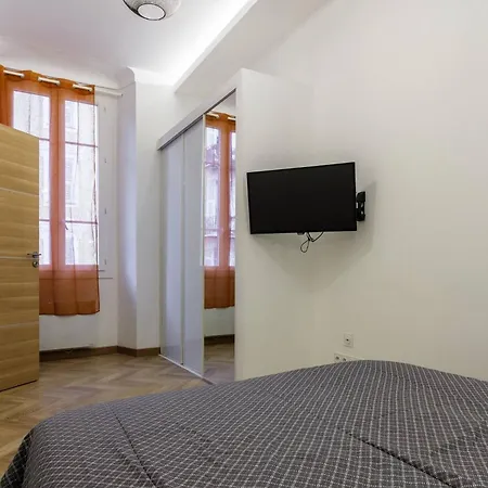 Joli 2 Pieces Au Port De Nicea