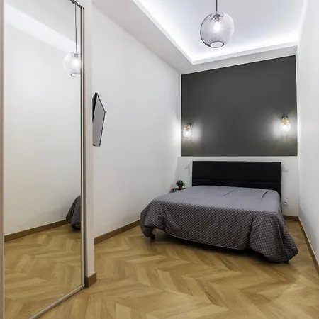 Joli 2 Pieces Au Port De Nicea